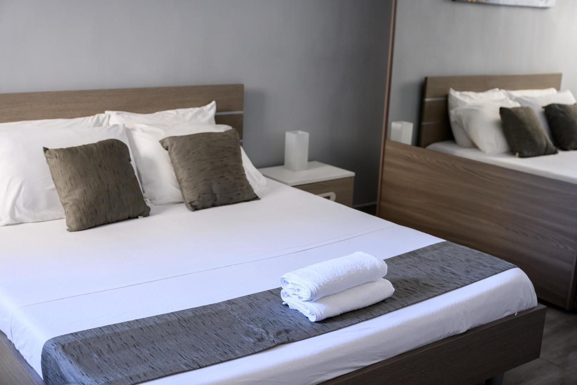F9 Room 1, Private Double Room With Private Bathroom In Shared Flat Msida Buitenkant foto