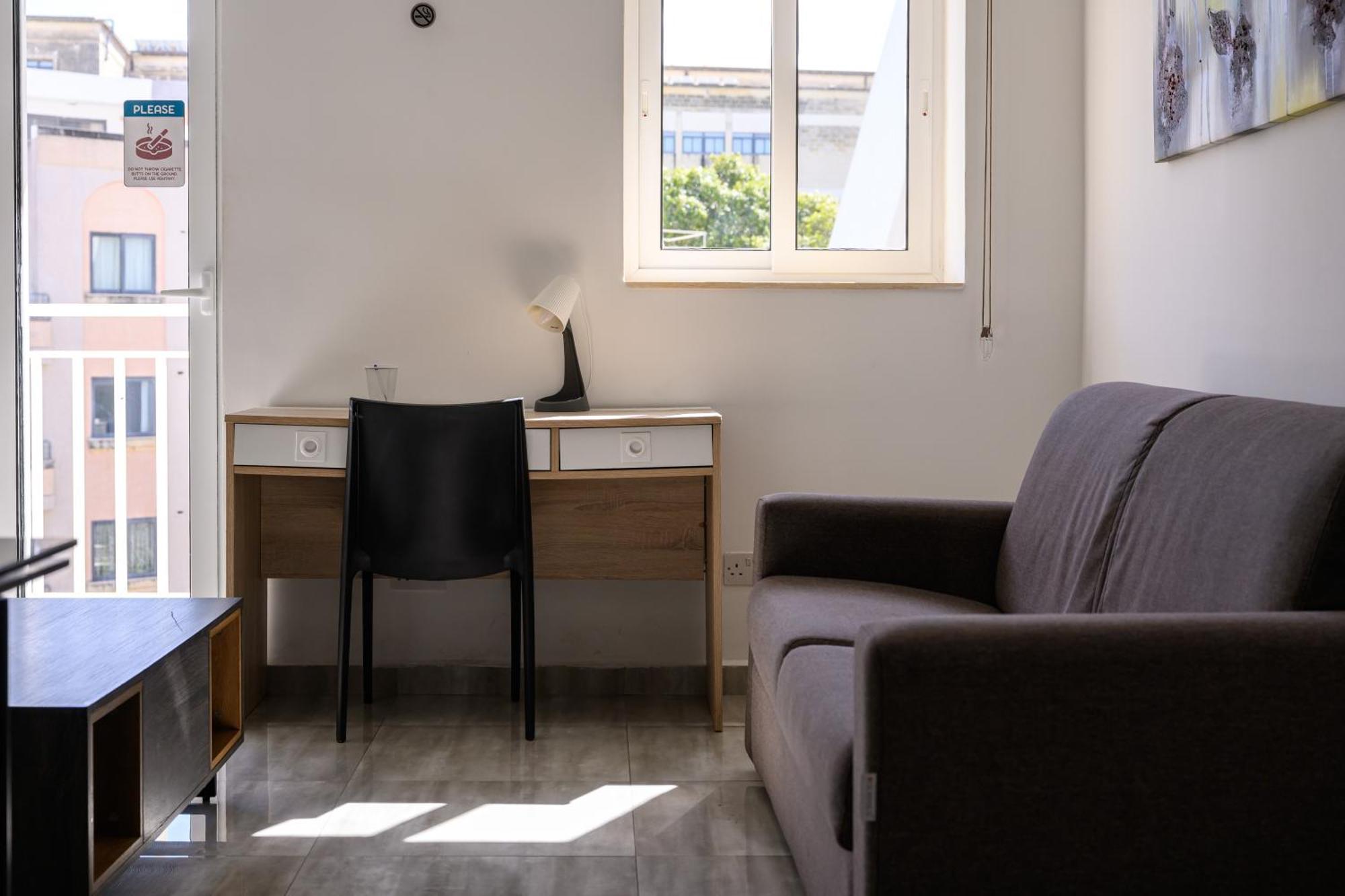 F9 Room 1, Private Double Room With Private Bathroom In Shared Flat Msida Buitenkant foto