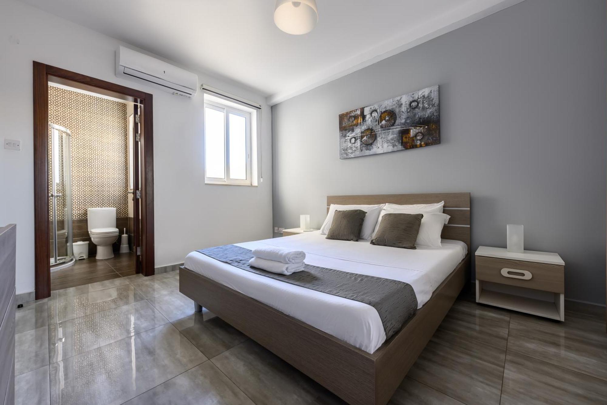 F9 Room 1, Private Double Room With Private Bathroom In Shared Flat Msida Buitenkant foto