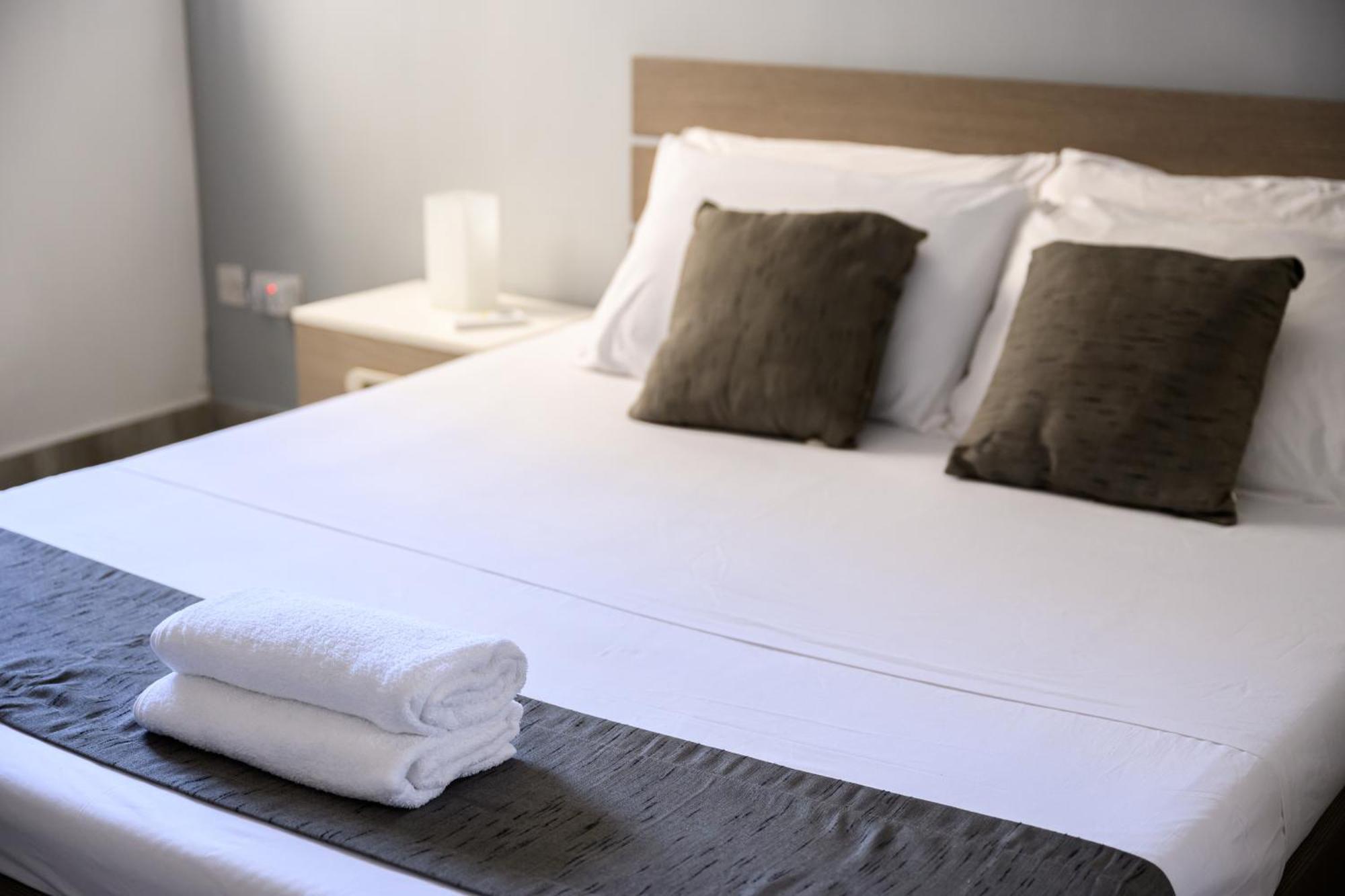 F9 Room 1, Private Double Room With Private Bathroom In Shared Flat Msida Buitenkant foto