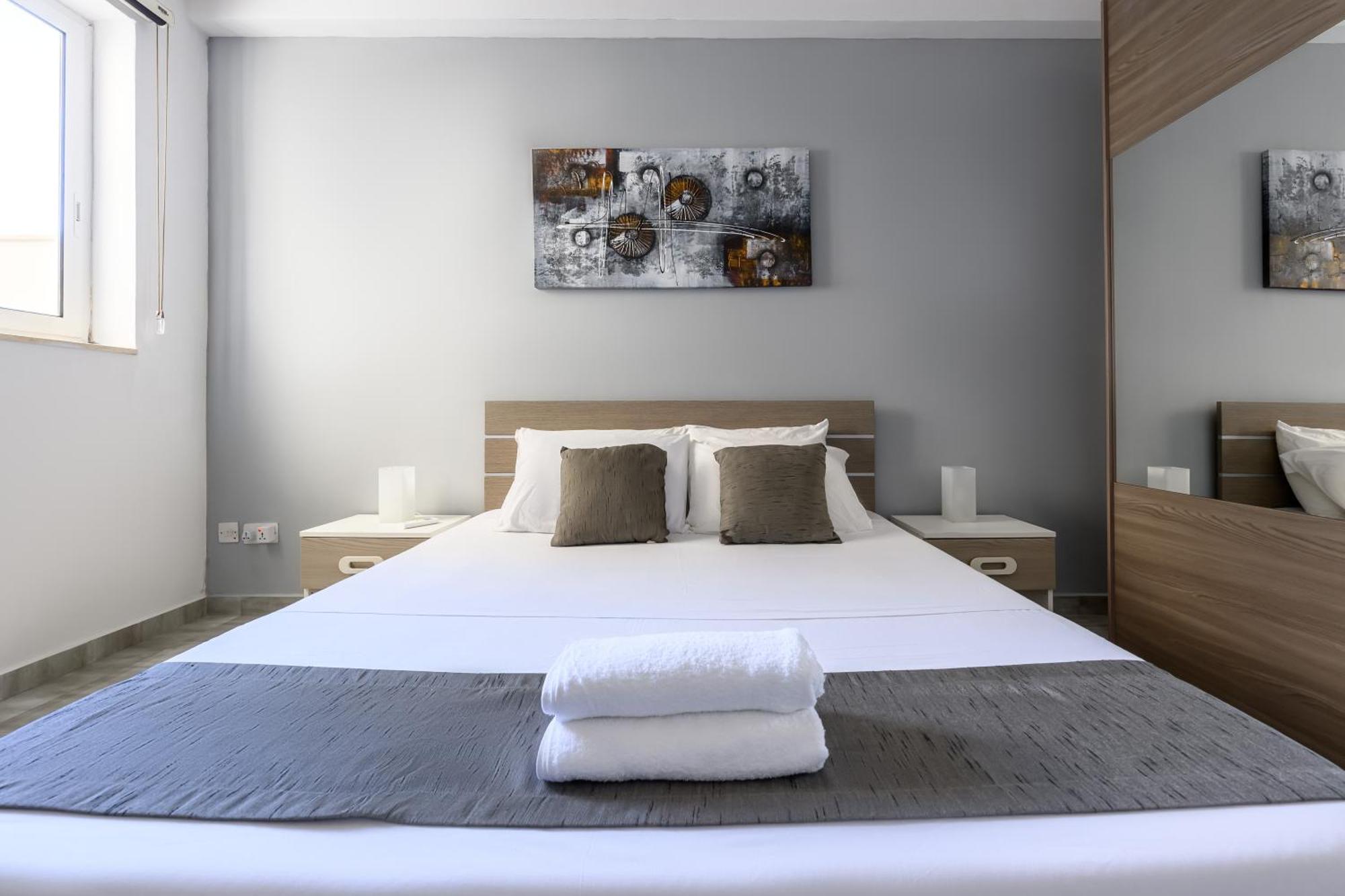 F9 Room 1, Private Double Room With Private Bathroom In Shared Flat Msida Buitenkant foto