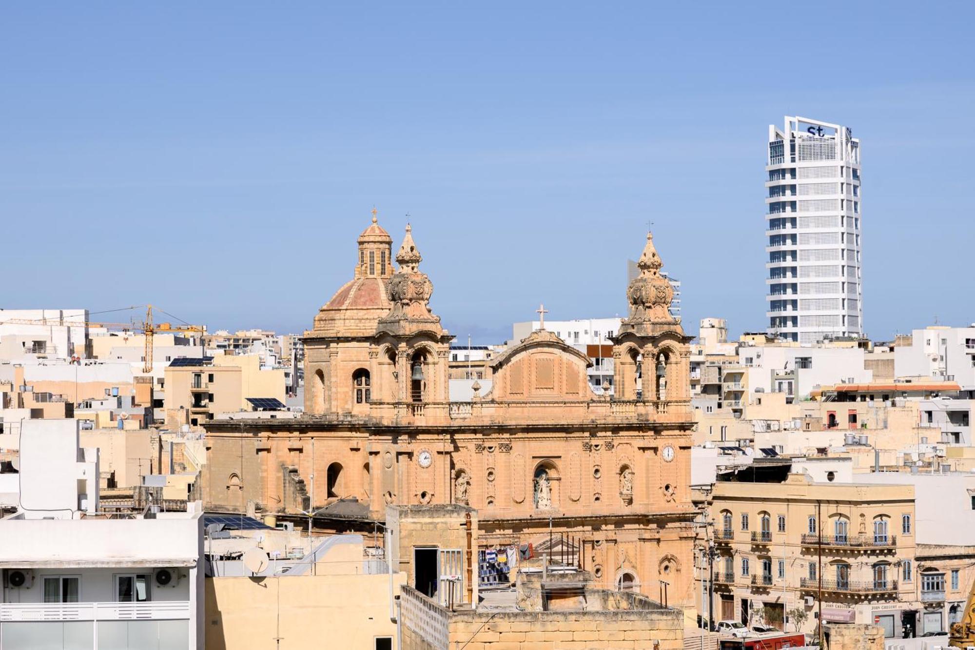 F9 Room 1, Private Double Room With Private Bathroom In Shared Flat Msida Buitenkant foto